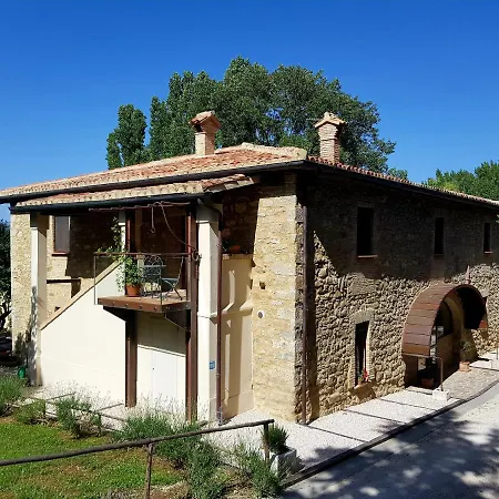 Tenuta Del Colle مزرعة للإقامة غوبيو